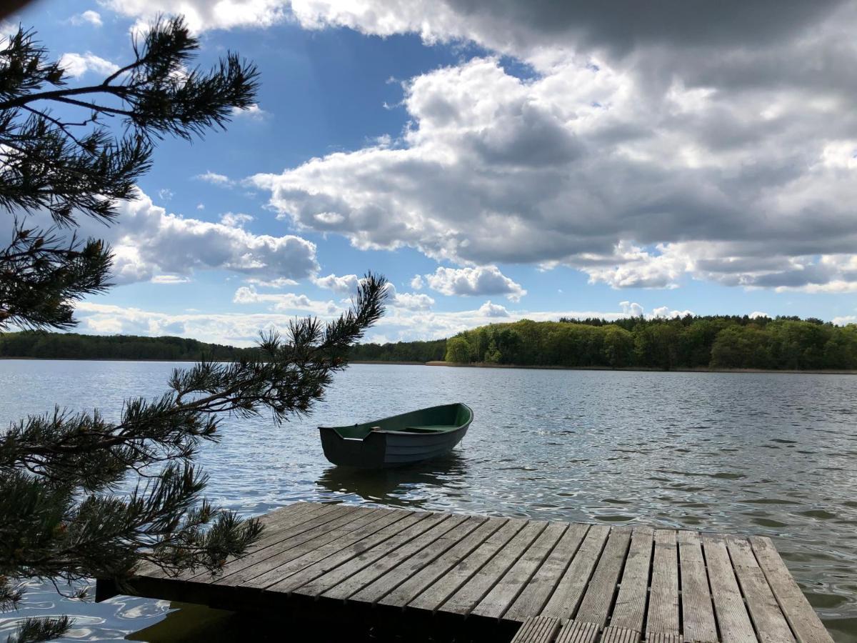Ferienhaus Reetdach 1300qm Privatgrundstück Bootssteg Templin Lübbesee Uckermark Erholung pur Seenplatte Petersdorf  Exteriör bild